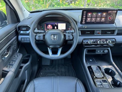 Certified 2026 Honda Pilot Touring image 17