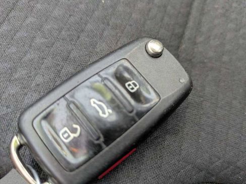 Used 2015 Volkswagen Jetta SE FWD image 26