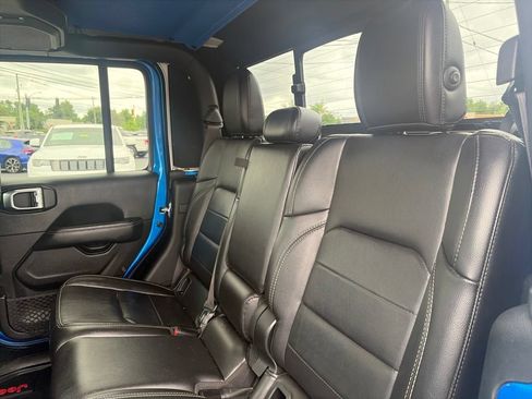 Used 2020 Jeep Gladiator Overland AWD/4WD image 24