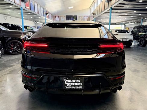 Used 2025 Lamborghini Urus SE AWD/4WD image 6