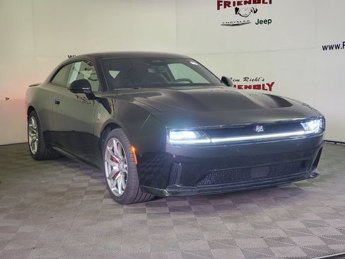 Used 2024 Dodge Charger Daytona Scat Pack w/ Plus Group AWD/4WD image 2