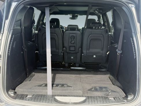 Used 2020 Chrysler Pacifica Touring-L image 27