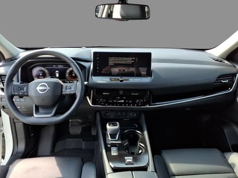 Certified 2025 Nissan Rogue SL w/ Tech Package FWD image 15
