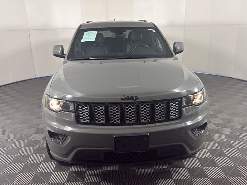 Used 2020 Jeep Grand Cherokee Altitude image 3