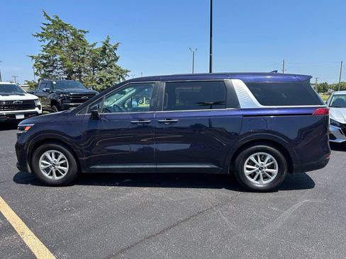 Used 2024 Kia Carnival LX FWD image 4
