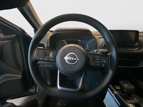 Used 2023 Nissan Rogue SV image 13