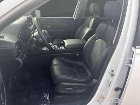 Used 2025 Honda Pilot EX-L image 4