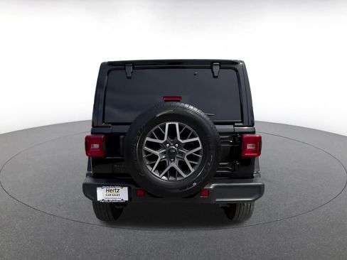 Used 2025 Jeep Wrangler Unlimited Sahara AWD/4WD image 11