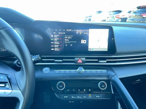 Used 2025 Hyundai Elantra Limited image 21