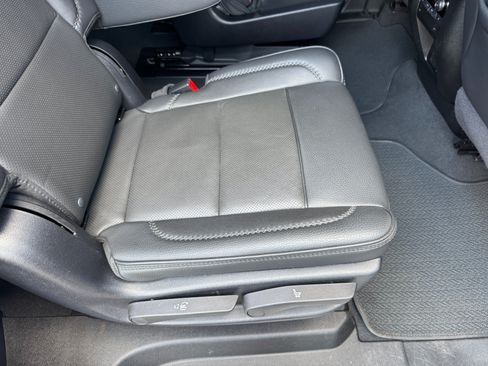Used 2025 GMC Yukon XL Denali AWD/4WD image 71