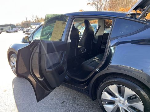 Used 2024 Tesla Model Y Long Range image 18