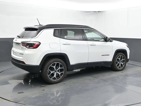 Used 2025 Jeep Compass Limited AWD/4WD image 3