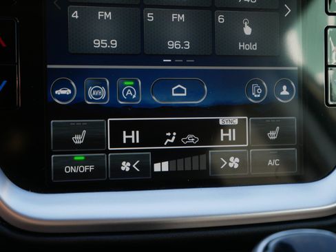 Used 2024 Subaru Outback Premium image 23