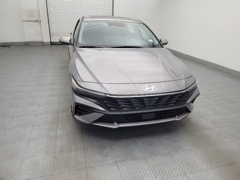 Used 2025 Hyundai Elantra SEL FWD image 14