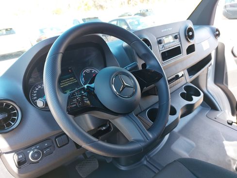 Used 2024 Mercedes-Benz eSprinter 170 Cargo image 14