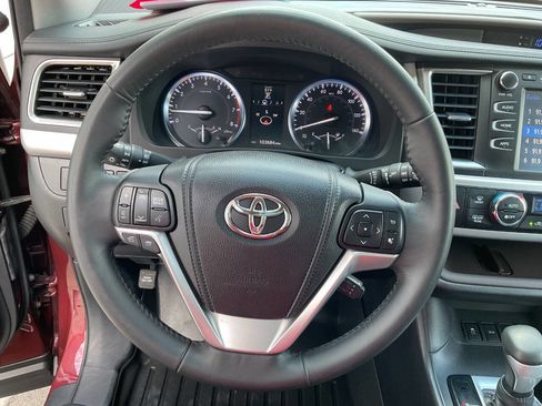 Used 2015 Toyota Highlander XLE AWD/4WD image 17