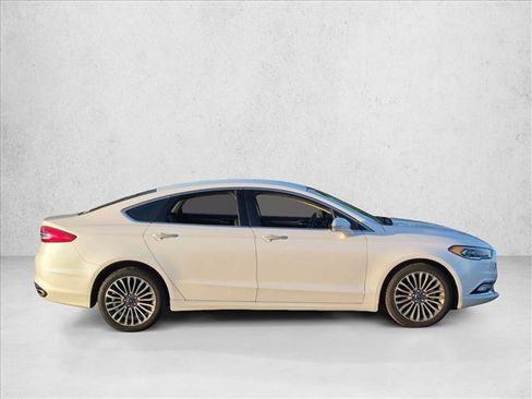 Used 2017 Ford Fusion SE w/ Fusion SE Technology Package AWD/4WD image 4