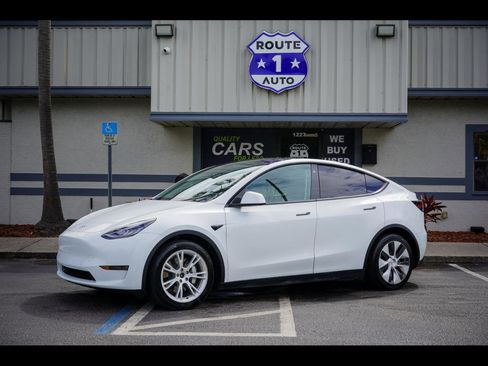 Used 2021 Tesla Model Y Long Range image 1