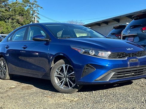 Used 2024 Kia Forte LXS w/ LXS Technology Package image 2