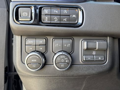 New 2026 GMC Yukon XL AT4 w/ AT4 Premium Plus Package image 18