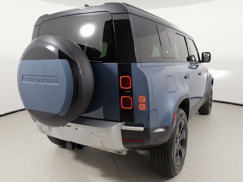 Used 2024 Land Rover Defender 110 S image 31