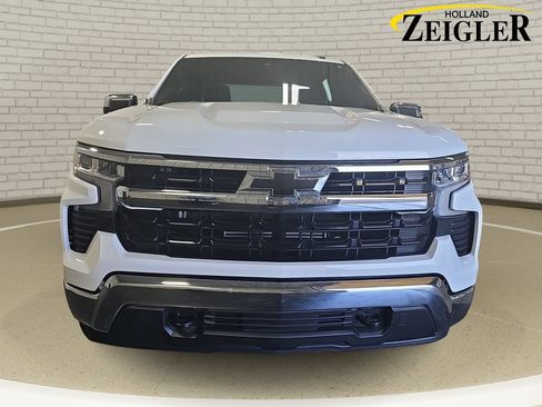 Used 2024 Chevrolet Silverado 1500 LT AWD/4WD image 2