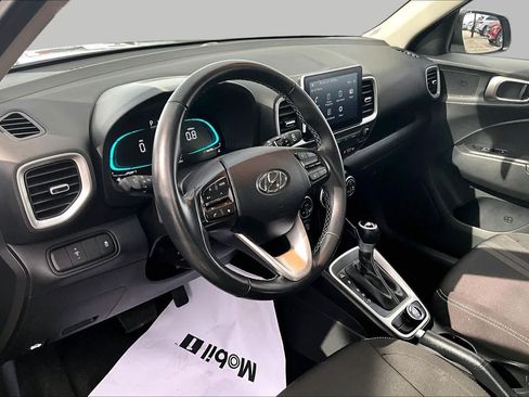 Used 2025 Hyundai Venue SEL FWD image 18