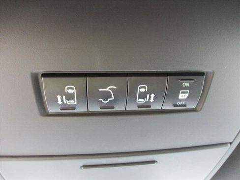 Used 2017 Dodge Grand Caravan GT image 26