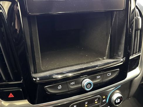 Used 2023 Chevrolet Traverse LT w/ LT Premium Package AWD/4WD image 24