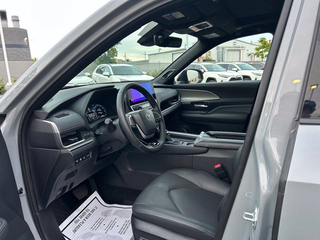 Used 2026 Toyota Grand Highlander AWD Hybrid image 25