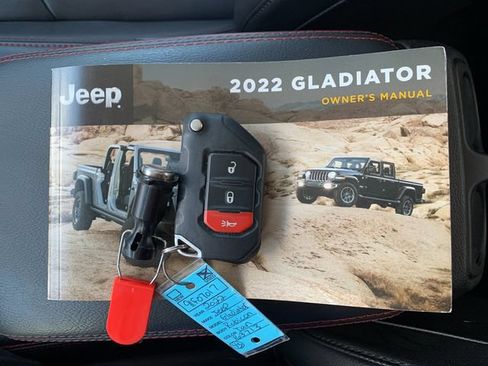 Used 2022 Jeep Gladiator Rubicon AWD/4WD image 9