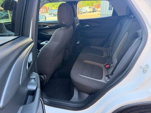 Used 2025 Chevrolet TrailBlazer LT AWD/4WD image 12