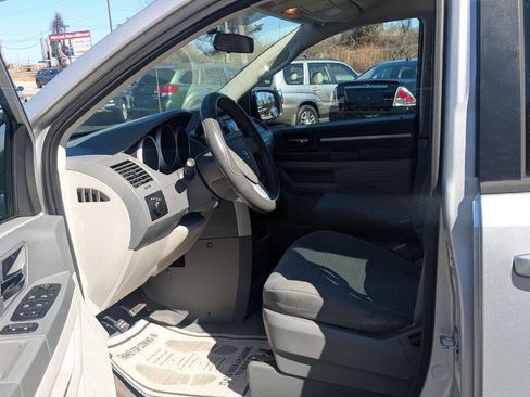 Used 2010 Dodge Grand Caravan SE w/ Climate Group image 17