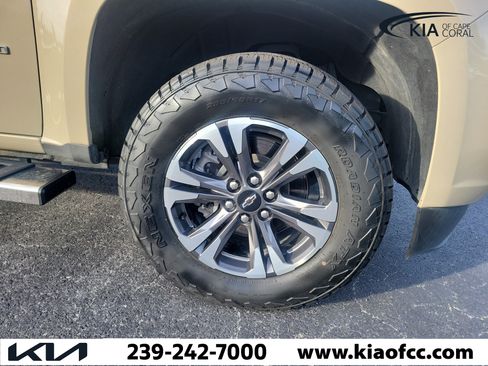 Used 2022 Chevrolet Colorado Z71 AWD/4WD image 7