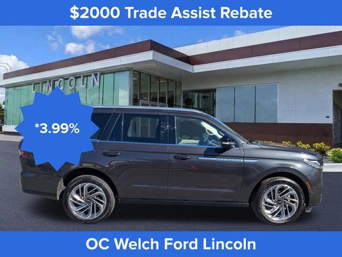 Certified 2025 Lincoln Navigator Reserve AWD/4WD image 4