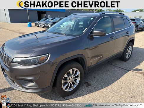Used 2019 Jeep Cherokee Latitude Plus w/ Cold Weather Group AWD/4WD image 1