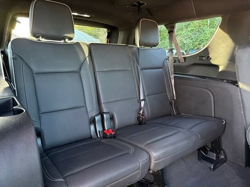 Used 2024 GMC Yukon XL SLT w/ SLT Luxury Package AWD/4WD image 13