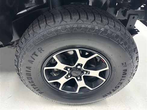 Used 2016 Jeep Wrangler Unlimited Sahara AWD/4WD image 14