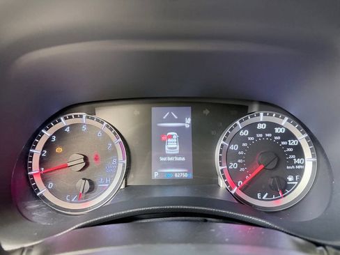 Used 2022 Toyota Highlander LE AWD/4WD image 44
