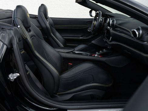 Used 2020 Ferrari Portofino image 9