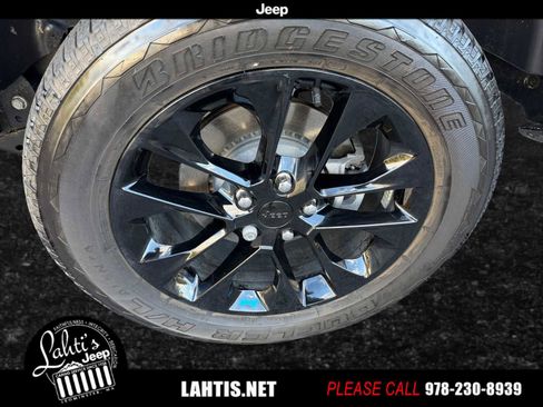 Certified 2022 Jeep Wrangler Unlimited Sahara w/ Cold Weather Group image 8