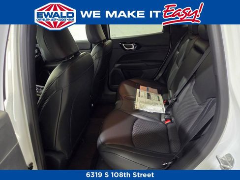 New 2026 Jeep Compass Latitude image 12