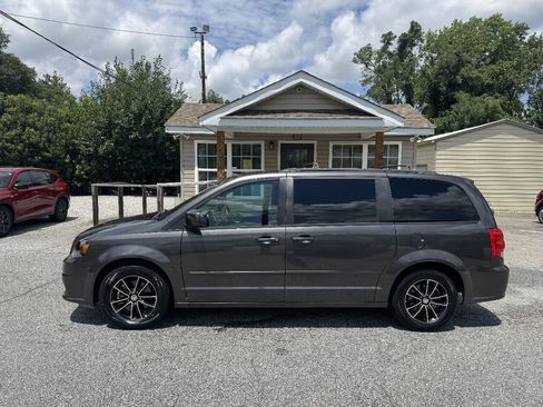 Used 2016 Dodge Grand Caravan R/T FWD image 3