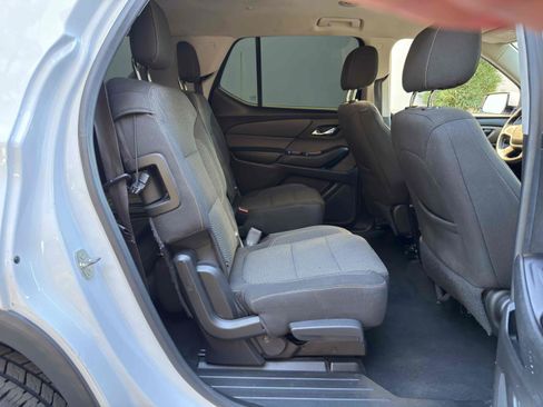 Used 2018 Chevrolet Traverse LT w/ LPO, Black Accent Package FWD image 58