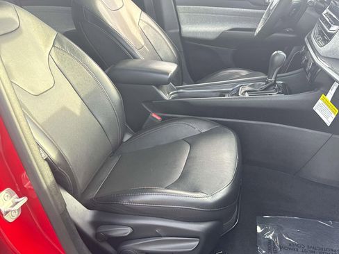 Used 2023 Jeep Compass Latitude w/ Sun and Sound Group image 29