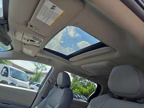 Used 2024 Toyota Sienna Limited AWD/4WD image 18