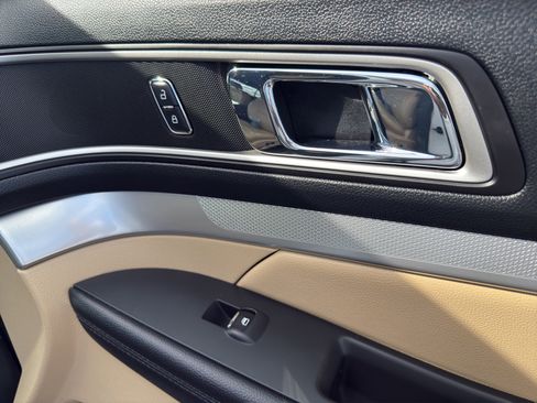 Used 2017 Ford Explorer XLT w/ Equipment Group 202A image 17