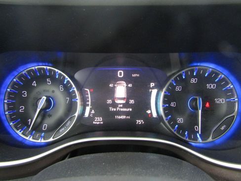 Used 2018 Chrysler Pacifica Touring-L w/ Advanced Safetytec Group FWD image 15