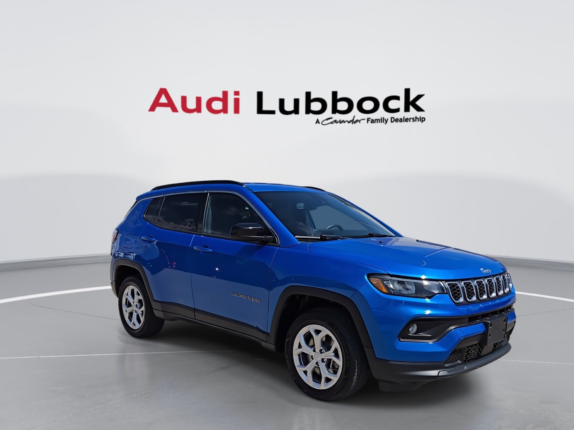 Used 2024 Jeep Compass Latitude AWD/4WD image 2