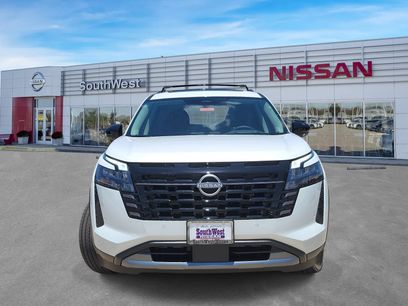 New 2026 Nissan Pathfinder Platinum w/ Cargo Package
